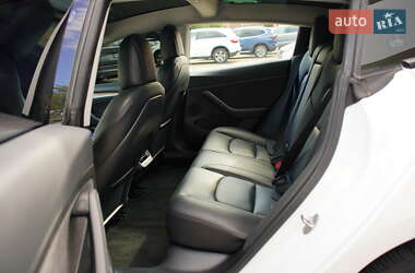 Седан Tesla Model 3 2022 в 