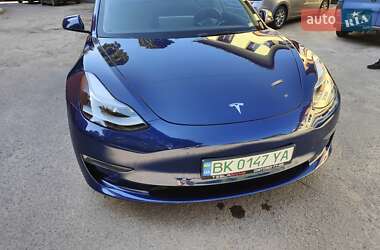 Седан Tesla Model 3 2022 в 