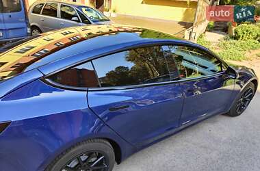 Седан Tesla Model 3 2022 в 