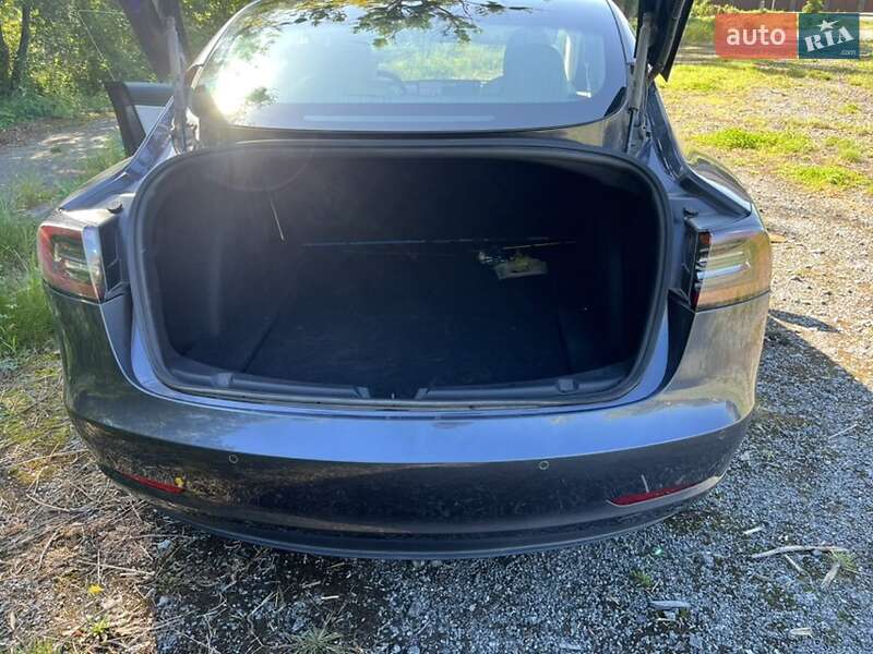 Седан Tesla Model 3 2020 в Шепетовке