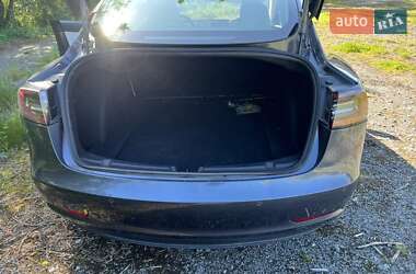Седан Tesla Model 3 2020 в 
