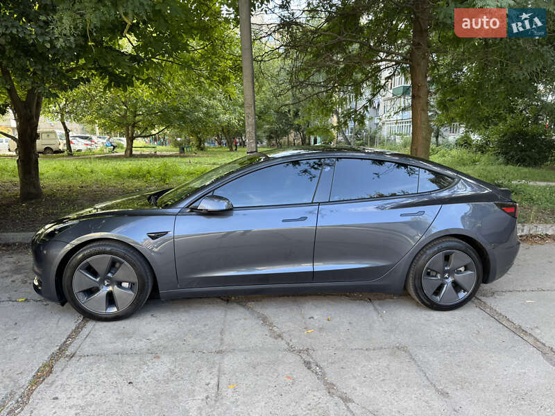 Седан Tesla Model 3 2023 в Виннице