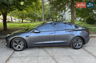 Седан Tesla Model 3 2023 в 