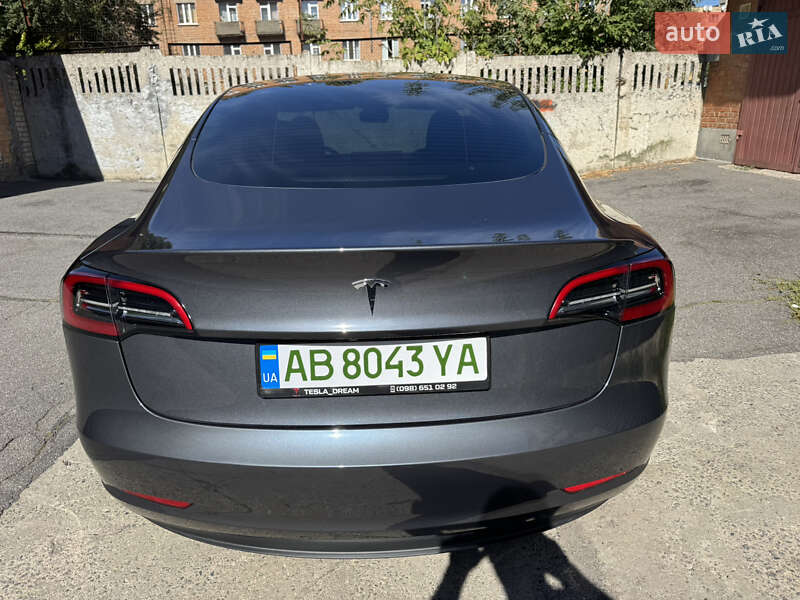 Седан Tesla Model 3 2023 в Виннице