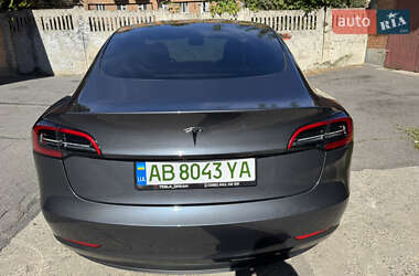Седан Tesla Model 3 2023 в 