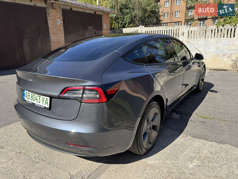 Седан Tesla Model 3 2023 в Виннице