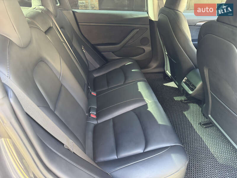 Седан Tesla Model 3 2023 в Виннице