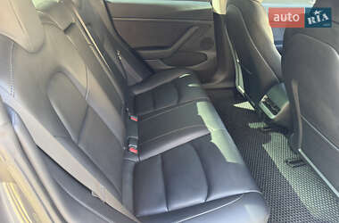 Седан Tesla Model 3 2023 в 