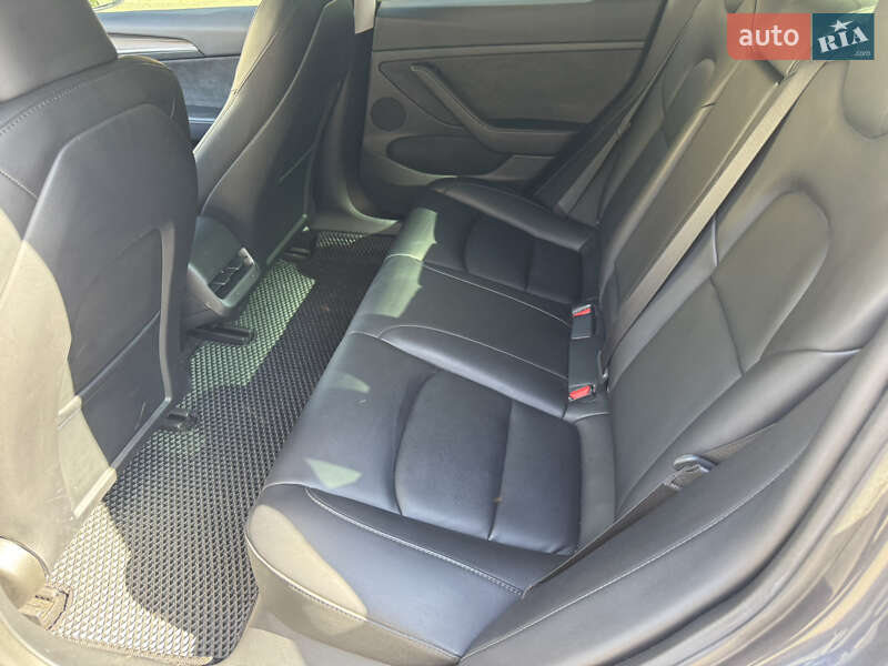 Седан Tesla Model 3 2023 в Виннице