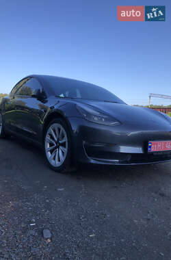 Седан Tesla Model 3 2022 в 
