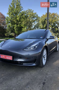 Седан Tesla Model 3 2022 в 