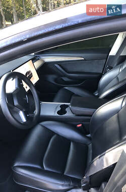 Седан Tesla Model 3 2022 в 