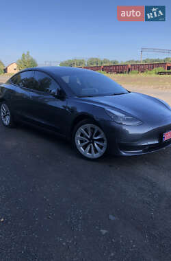Седан Tesla Model 3 2022 в 