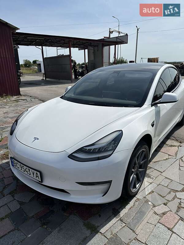 Седан Tesla Model 3 2022 в Буську