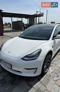 Седан Tesla Model 3 2022 в 