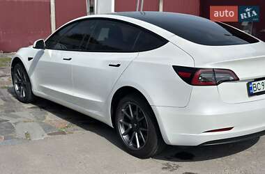 Седан Tesla Model 3 2022 в 
