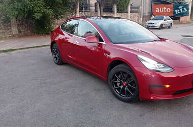 Седан Tesla Model 3 2020 в 