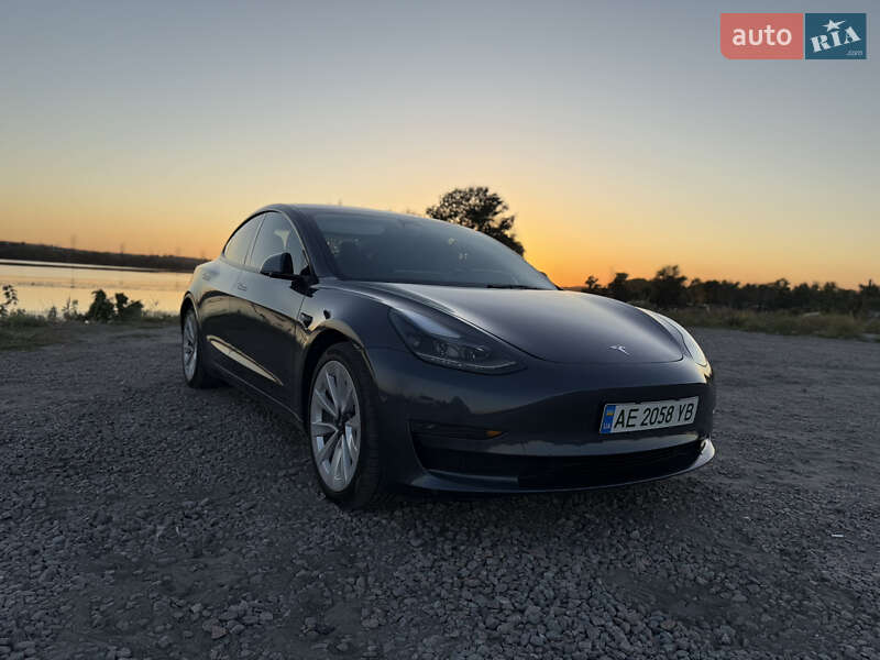 Седан Tesla Model 3 2022 в Дніпрі