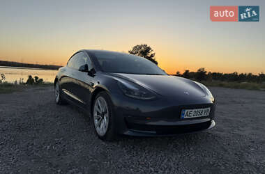 Седан Tesla Model 3 2022 в 