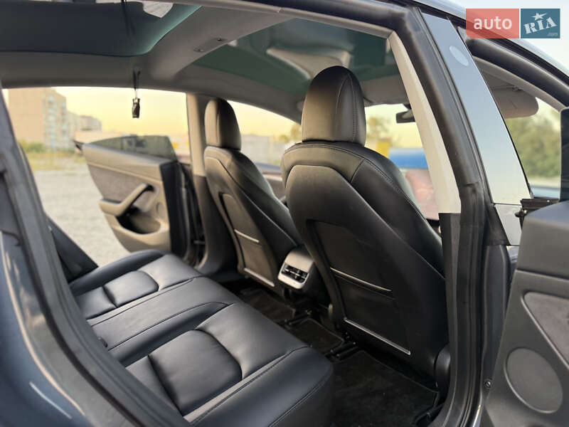 Седан Tesla Model 3 2022 в Дніпрі