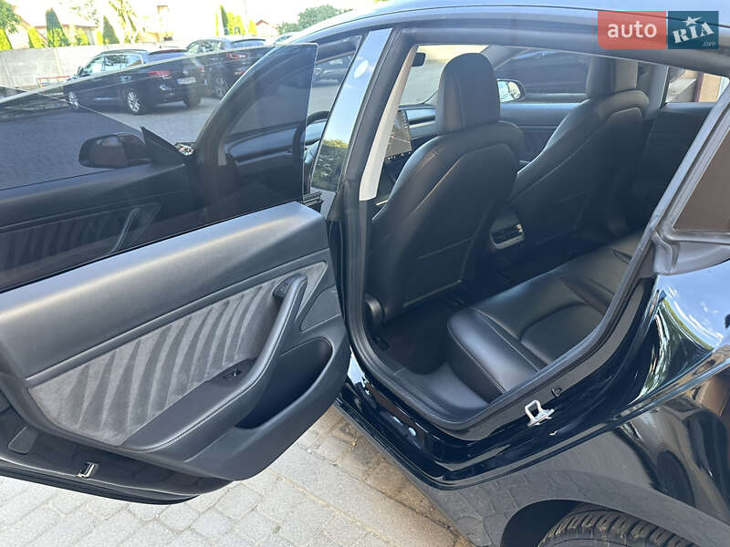 Седан Tesla Model 3 2021 в Івано-Франківську