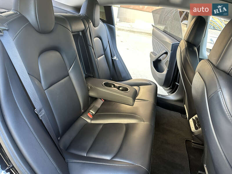 Седан Tesla Model 3 2021 в Івано-Франківську