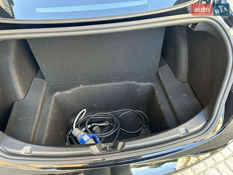 Седан Tesla Model 3 2021 в Івано-Франківську