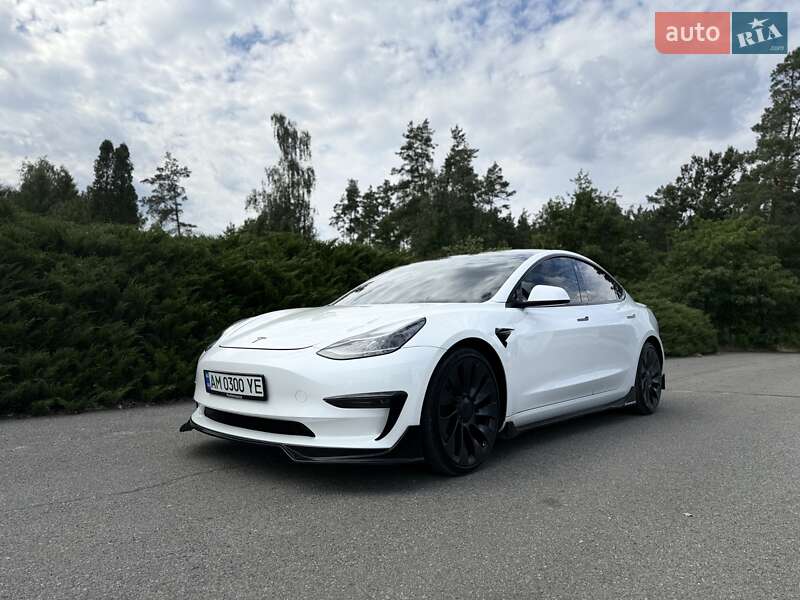Седан Tesla Model 3 2021 в 