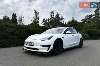 Седан Tesla Model 3 2021 в 