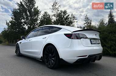 Седан Tesla Model 3 2021 в 