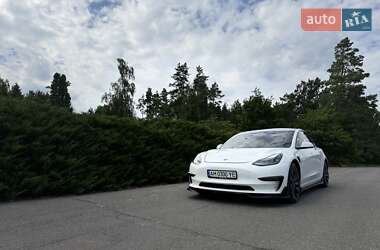 Седан Tesla Model 3 2021 в 