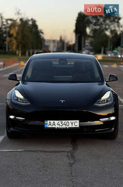 Седан Tesla Model 3 2021 в 
