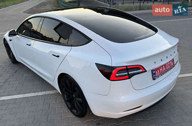 Седан Tesla Model 3 2021 в 
