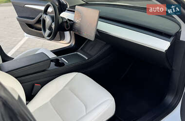 Седан Tesla Model 3 2021 в 