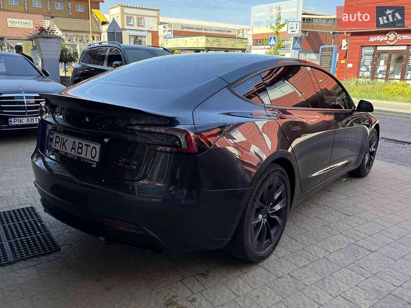 Седан Tesla Model 3 2024 в Львове