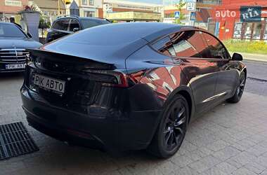 Седан Tesla Model 3 2024 в 