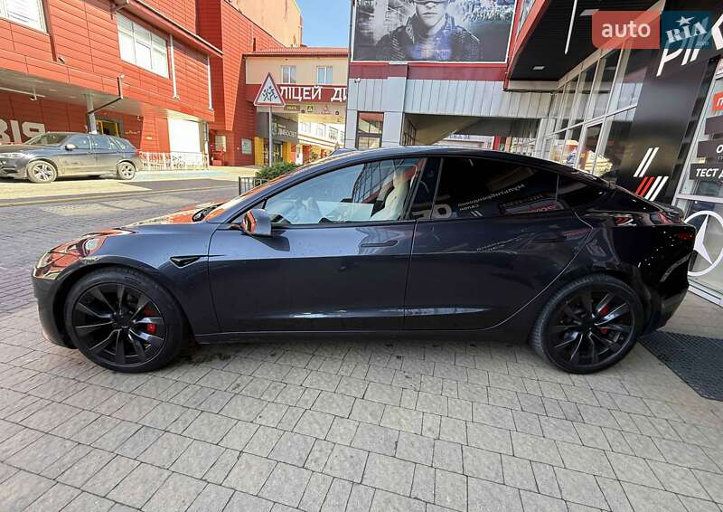Седан Tesla Model 3 2024 в Львове