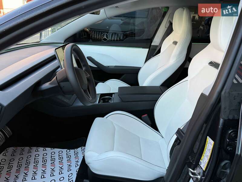 Седан Tesla Model 3 2024 в Львове