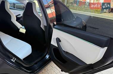 Седан Tesla Model 3 2024 в 