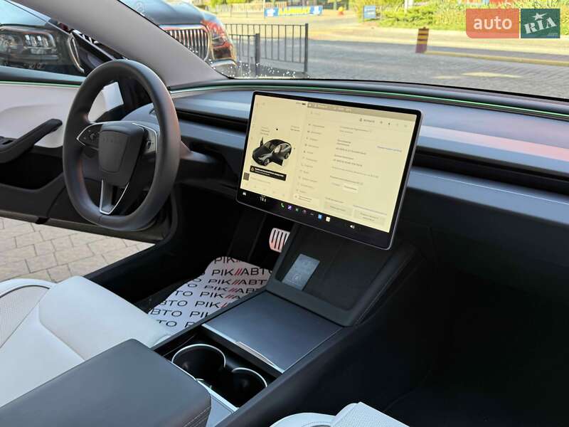 Седан Tesla Model 3 2024 в Львове