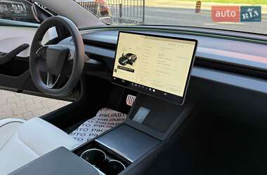 Седан Tesla Model 3 2024 в 