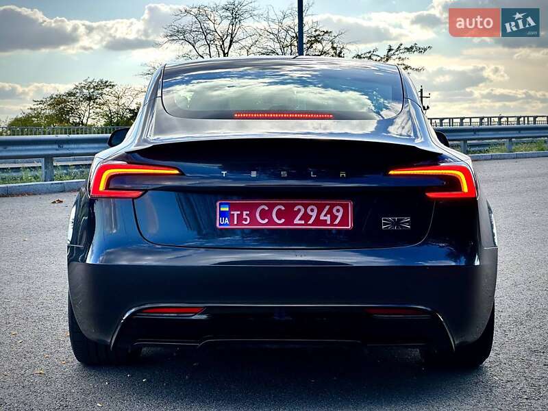 Седан Tesla Model 3 2024 в Запоріжжі