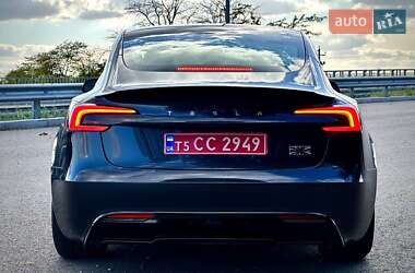 Седан Tesla Model 3 2024 в 