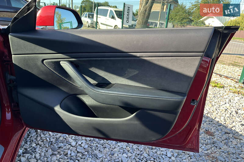 Седан Tesla Model 3 2019 в Коломиї