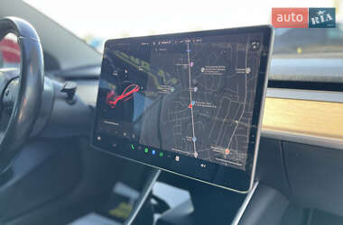 Седан Tesla Model 3 2019 в 