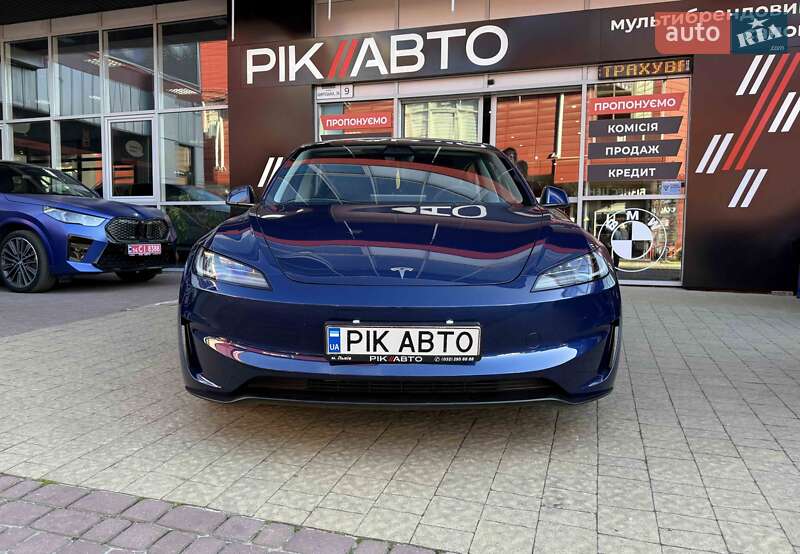 Седан Tesla Model 3 2024 в Львове