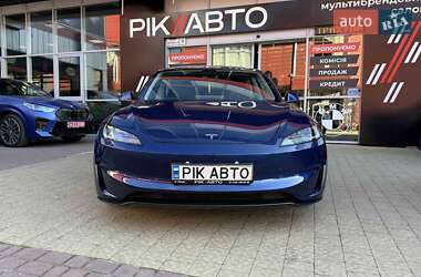 Седан Tesla Model 3 2024 в 
