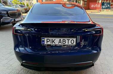 Седан Tesla Model 3 2024 в 