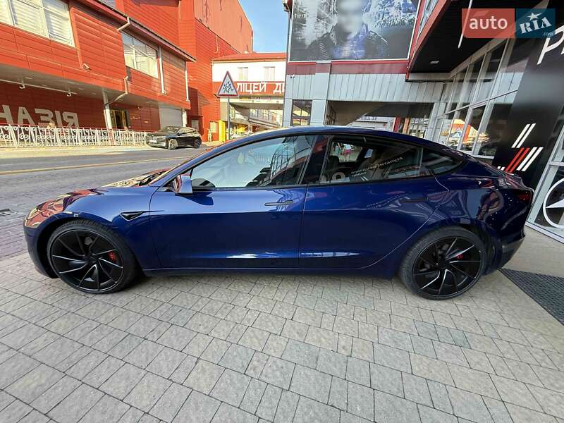 Седан Tesla Model 3 2024 в Львове