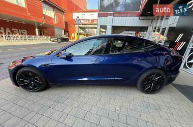 Седан Tesla Model 3 2024 в 